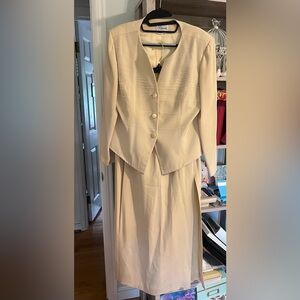 Women’s size 14 suit. Mother of the bride suit. Long skirt.